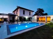 Maison avec piscine et terrasse