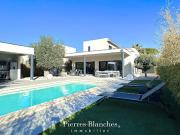 Maison avec piscine et terrasse