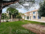 Maison avec piscine et terrasse