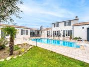 Maison avec piscine et terrasse