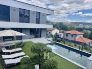 Maison avec piscine et terrasse