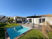 Maison avec piscine et terrasse