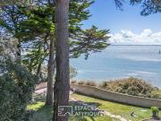 Maison avec piscine et terrasse