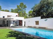 Maison avec piscine et terrasse