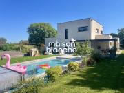 Maison avec piscine et terrasse