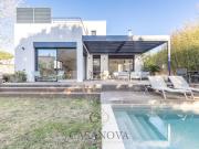 Maison avec piscine et terrasse