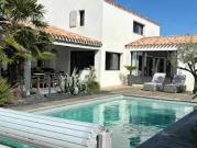 Maison avec piscine et terrasse