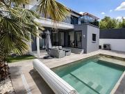 Maison avec piscine et terrasse