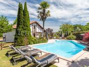 Maison avec piscine et jardin
