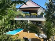Maison avec piscine et terrasse