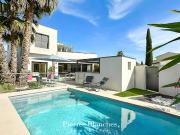 Maison avec piscine et terrasse