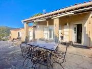 Maison avec piscine et vue dégagée