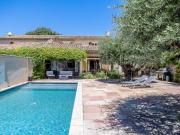 Maison avec piscine, terrasse et vue sur le Luberon
