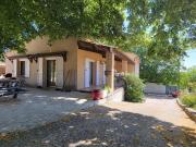 Maison avec source et piscine