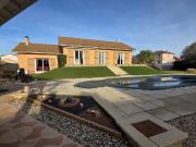 Maison avec sous sol, piscine et terrain arboré