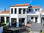 Maison avec jardin et terrasse