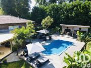 Maison avec piscine et jardin
