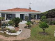 Maison en bord de mer avec jardin