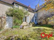 Maison avec vie de plain pied, cour et jardin