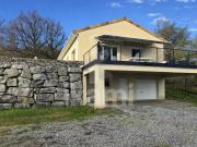 Maison avec vue sur les montagnes