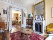 MAISON BOURGEOISE PARISIENNE AVEC JARDINS USAGE MIXTE