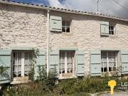 Maison charentaise 240 m2, 4ch avec jardin clos, proche...