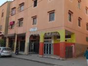 Maison commerciale avec trois façades, cession