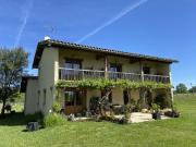 Maison construite en 2003 avec 4 chambres et piscine...