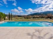 Maison contemporaine à Ménerbes avec piscine, vues et jardin
