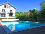 Maison contemporaine avec jardin et terrasse