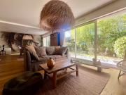 Maison contemporaine avec jardin et terrasse