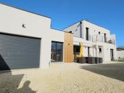 Maison contemporaine avec jardin et terrasse