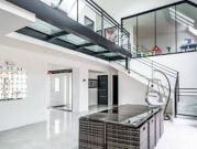 Maison contemporaine avec jardin et terrasse