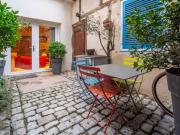 Maison contemporaine avec jardin et terrasse