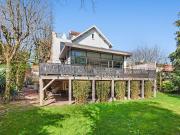 Maison contemporaine avec jardin et terrasse