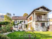 Maison contemporaine avec jardin et terrasse