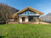 Maison contemporaine avec jardin et terrasse