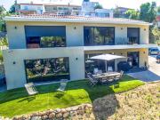 Maison contemporaine avec jardin et terrasse