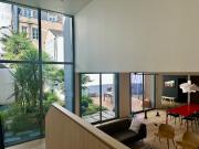 Maison contemporaine avec jardin et terrasse