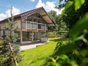 Maison contemporaine avec jardin et terrasse