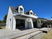 Maison contemporaine avec jardin et terrasse