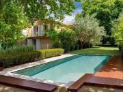Maison contemporaine avec jardin et terrasse