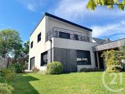 Maison contemporaine avec jardin et terrasse