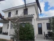 Maison contemporaine avec jardin et terrasse