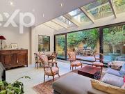 Maison contemporaine avec jardin et terrasse