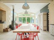 Maison contemporaine avec jardin et terrasse