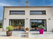 Maison contemporaine avec jardin et terrasse