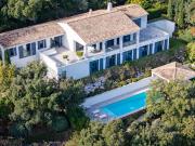 Maison contemporaine avec jardin et terrasse