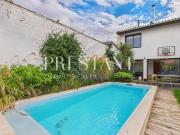 Maison contemporaine avec jardin, piscine et garage –...