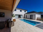 Maison contemporaine avec piscine